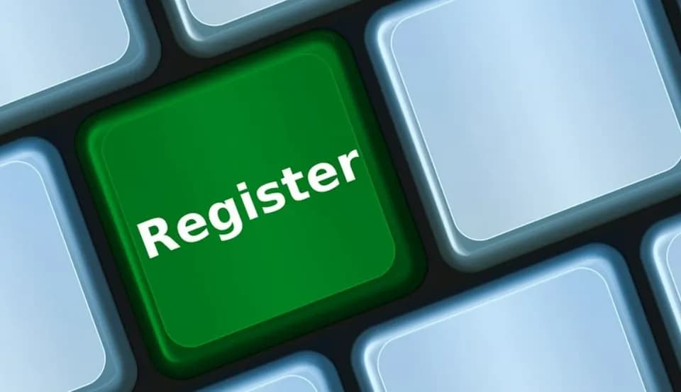 Keyboard with a green Register key